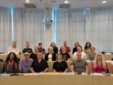 EHYTin kouluttajaverkoston kouluttajia päihdekasvatuksen koulutuksessa elokuussa 2025.