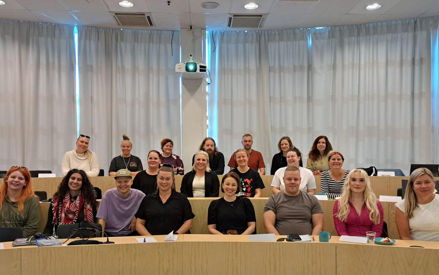 EHYTin kouluttajaverkoston kouluttajia päihdekasvatuksen koulutuksessa elokuussa 2025.